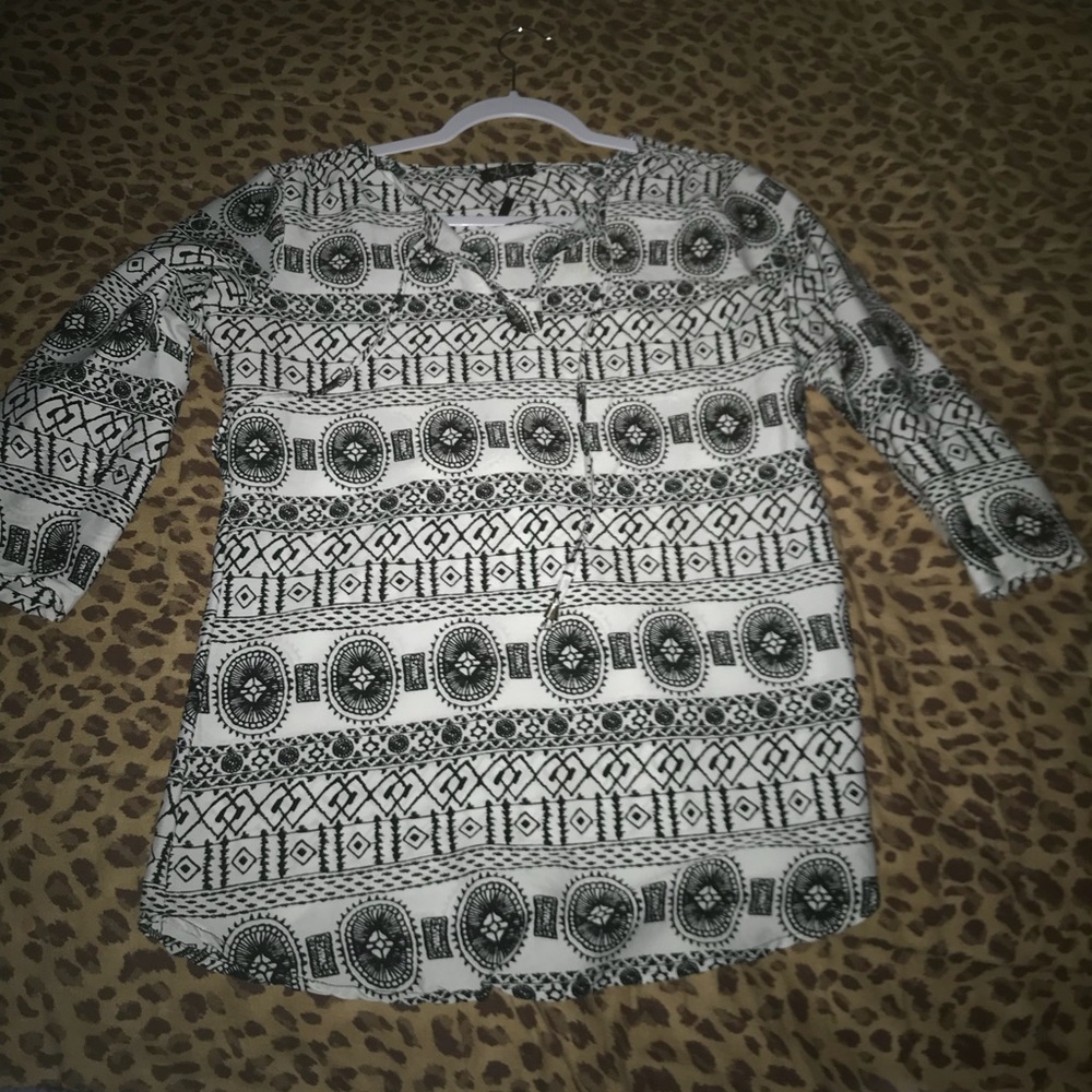 Women’s size small top, great condition, Used.